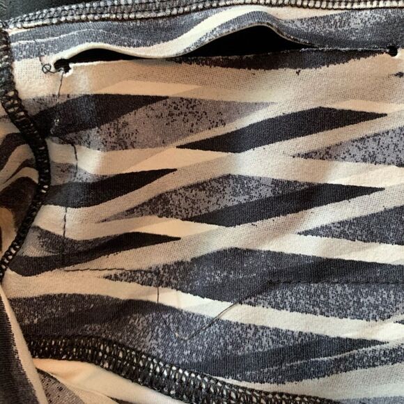 3 for $30! Nike Capri patterned capri pants - Picture 5 of 9